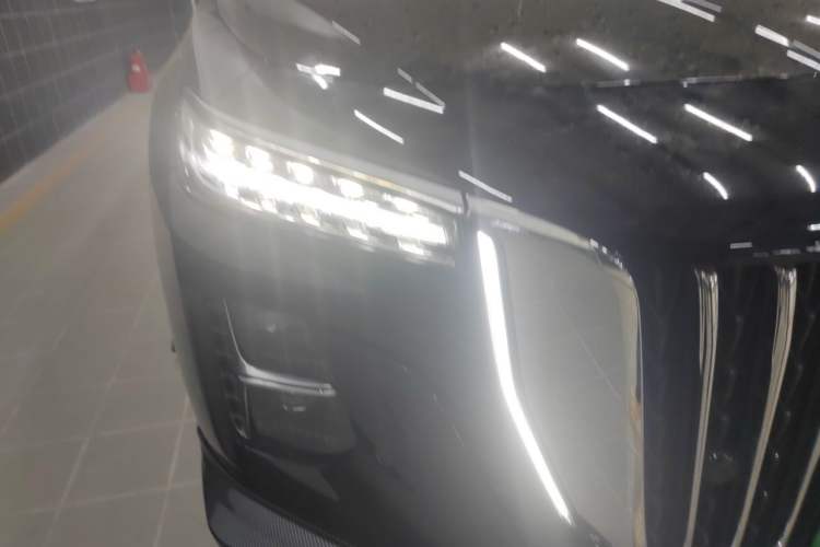 Used Hongqi H5 2025 2.0T Automatic Flag Edition – 500 000 Units Commemorative Version Right Front Headlight