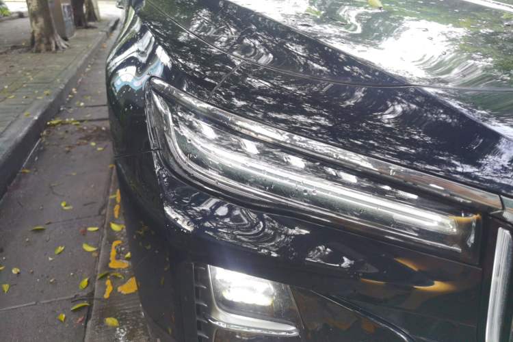 Used Hongqi H5 2025 2.0T Automatic Flag Edition – 500 000 Units Commemorative Version Right Front Headlight