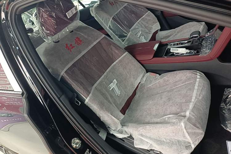 Used Hongqi H5 2025 Model 2.0T Automatic Xuan Ying 2 Million Units Commemorative Edition Right Front Seat