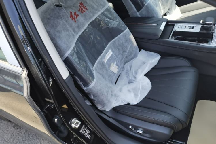 Used Hongqi H5 2025 2.0T Automatic Flag Edition – 500 000 Units Commemorative Version Right Front Seat