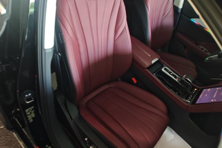 Used Hongqi H5 2025 1.5T DCT Qiyun 500 000th Unit Commemorative Edition Right Front Seat