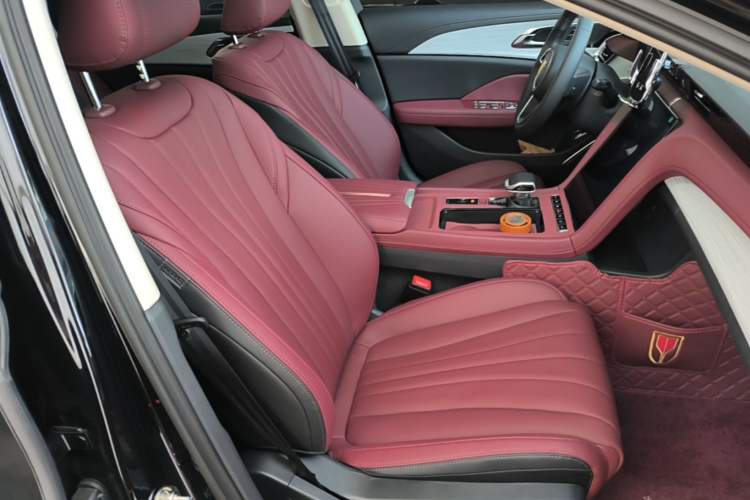 Used Hongqi H5 2025 1.5T DCT Qiyun 500 000th Unit Commemorative Edition Right Front Seat