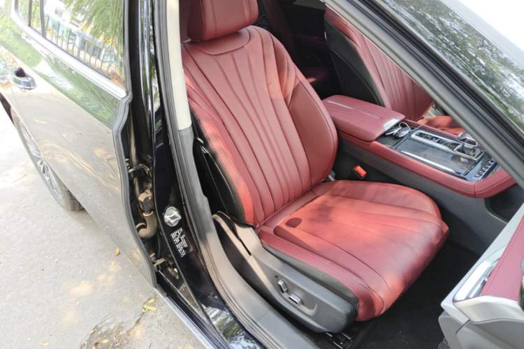 Used Hongqi H5 2025 1.5T DCT Qiyun 500 000th Unit Commemorative Edition Right Front Seat