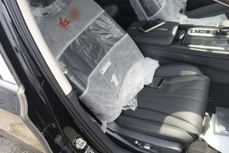Used Hongqi H5 2025 2.0T Automatic Flag Edition – 500 000 Units Commemorative Version Right Front Seat