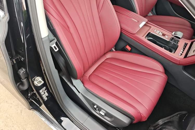 Used Hongqi H5 2025 2.0T Automatic Flag Edition – 500 000 Units Commemorative Version Right Front Seat
