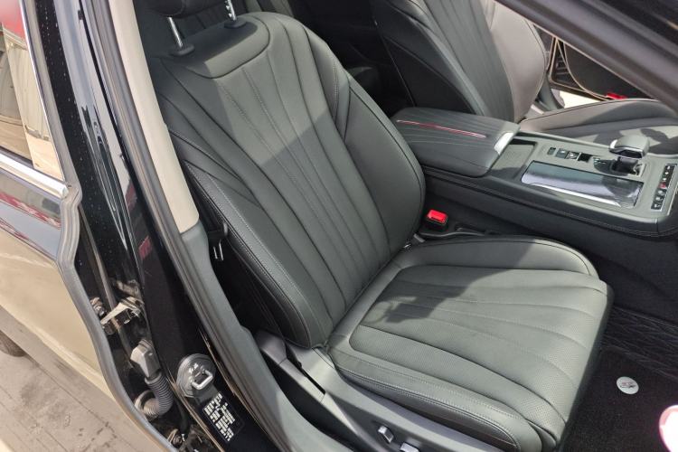 Used Hongqi H5 2025 1.5T DCT Qiyun 500 000th Unit Commemorative Edition Right Front Seat