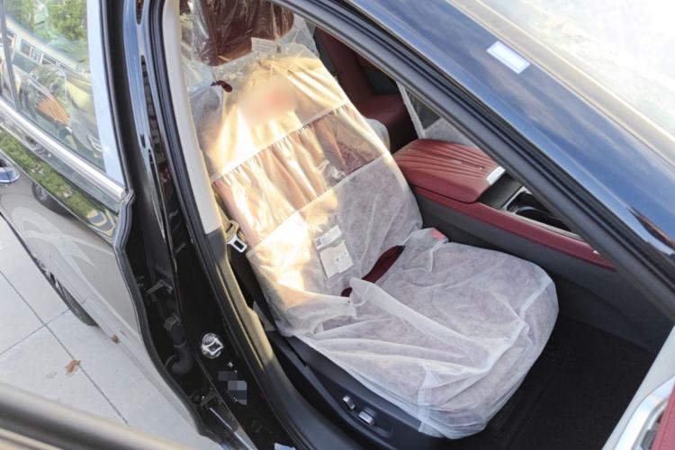 Used Hongqi H5 2025 2.0T Automatic Flag Edition – 500 000 Units Commemorative Version Right Front Seat