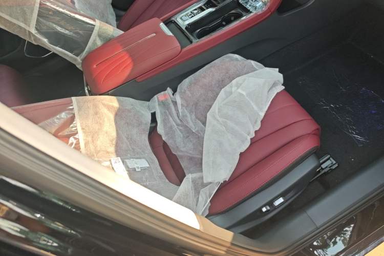 Used Hongqi H5 2025 1.5T DCT Qiyun 500 000th Unit Commemorative Edition Right Front Seat