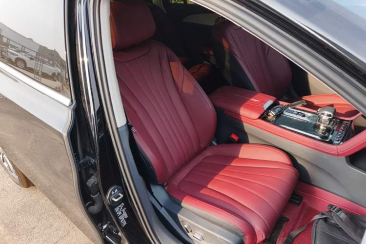 Used Hongqi H5 2025 1.5T DCT Qiyun 500 000th Unit Commemorative Edition Right Front Seat