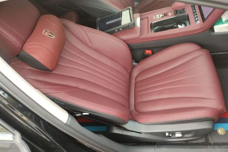 Used Hongqi H5 2025 2.0T Automatic Flag Edition – 500 000 Units Commemorative Version Right Front Seat