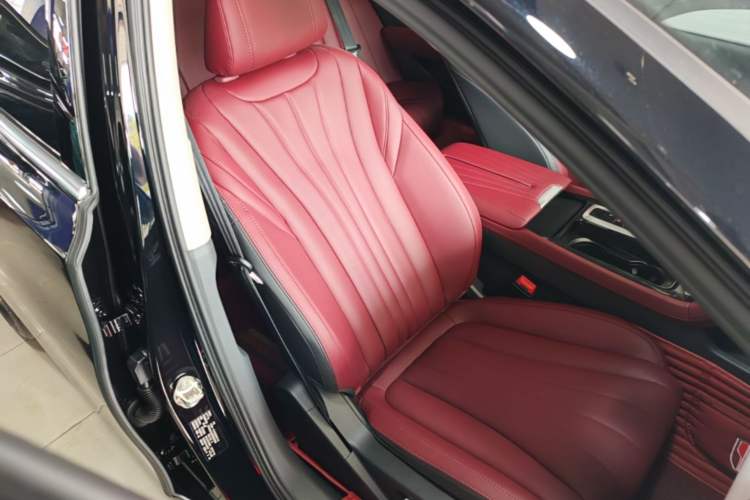 Used Hongqi H5 2025 1.5T DCT Qiyun 500 000th Unit Commemorative Edition Right Front Seat