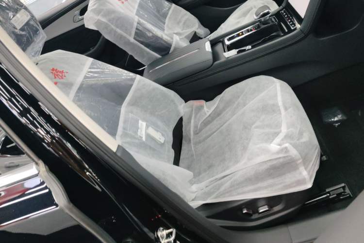 Used Hongqi H5 2025 1.5T DCT Qiyun 500 000th Unit Commemorative Edition Right Front Seat