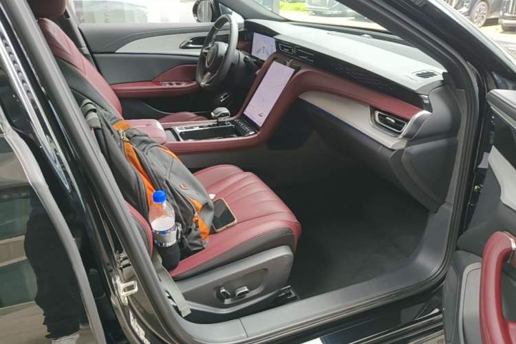 Used Hongqi H5 2025 2.0T Automatic Xuan Ying Edition Right Front Seat