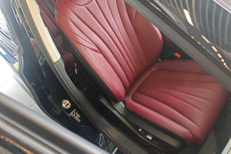 Used Hongqi H5 2025 1.5T DCT Xuan Ying Edition Right Front Seat