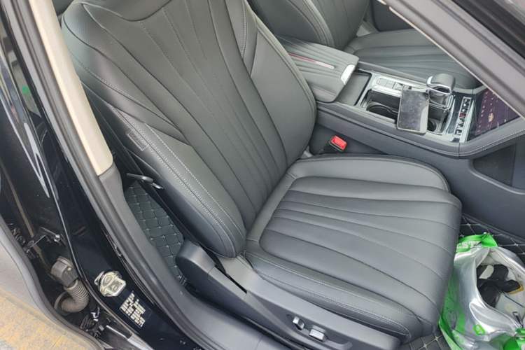 Used Hongqi H5 2025 1.5T DCT Qiyun 500 000th Unit Commemorative Edition Right Front Seat