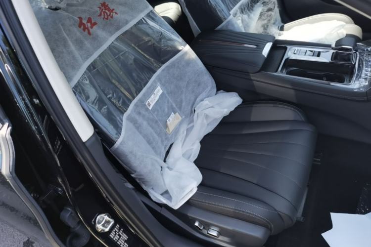 Used Hongqi H5 2025 2.0T Automatic Flag Edition – 500 000 Units Commemorative Version Right Front Seat