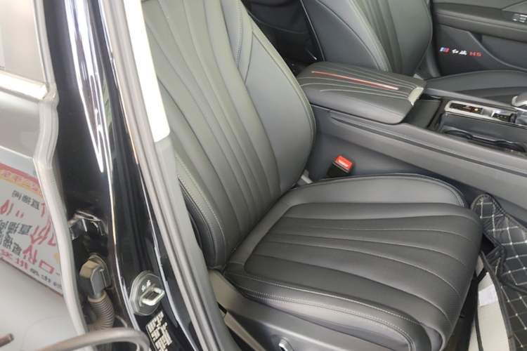 Used Hongqi H5 2025 1.5T DCT Qiyun 500 000th Unit Commemorative Edition Right Front Seat
