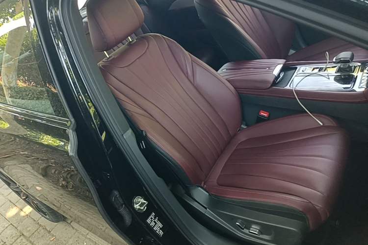 Used Hongqi H5 2025 2.0T Automatic Xuan Ying Edition Right Front Seat