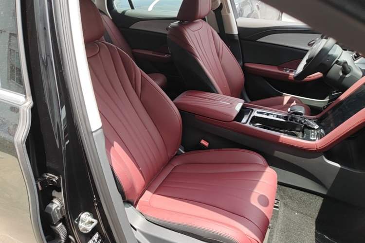 Used Hongqi H5 2025 1.5T DCT Qiyun 500 000th Unit Commemorative Edition Right Front Seat