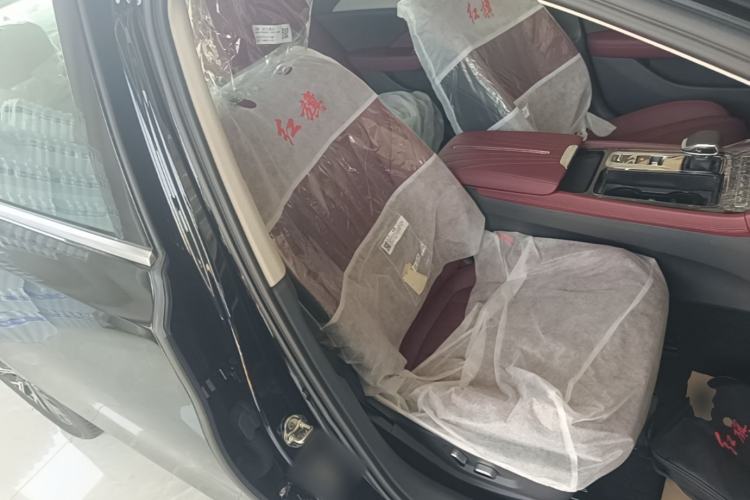 Used Hongqi H5 2025 2.0T Automatic Flag Edition – 500 000 Units Commemorative Version Right Front Seat