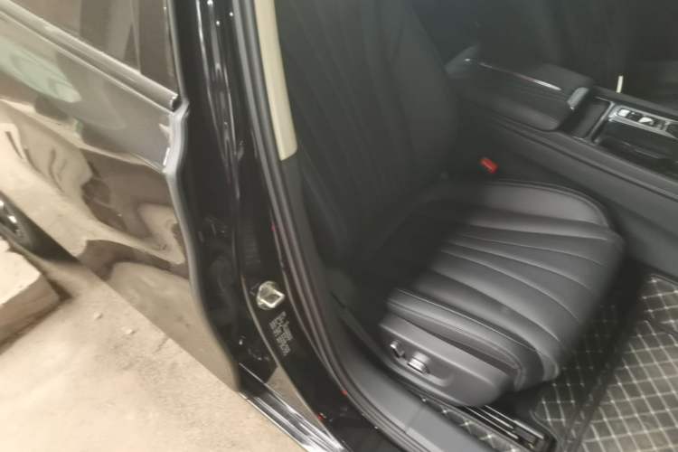Used Hongqi H5 2025 1.5T DCT Xuan Ying Edition Right Front Seat