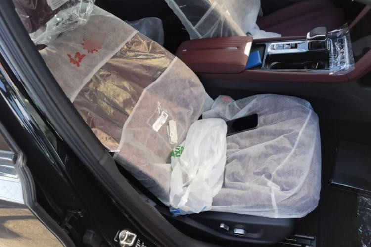 Used Hongqi H5 2025 Model 2.0T Automatic Xuan Ying 2 Million Units Commemorative Edition Right Front Seat