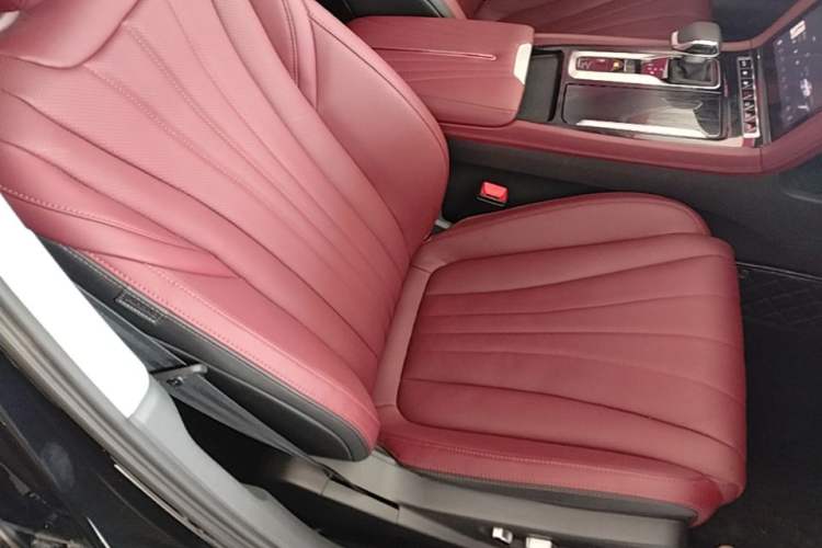 Used Hongqi H5 2025 1.5T DCT Qiyun 500 000th Unit Commemorative Edition Right Front Seat