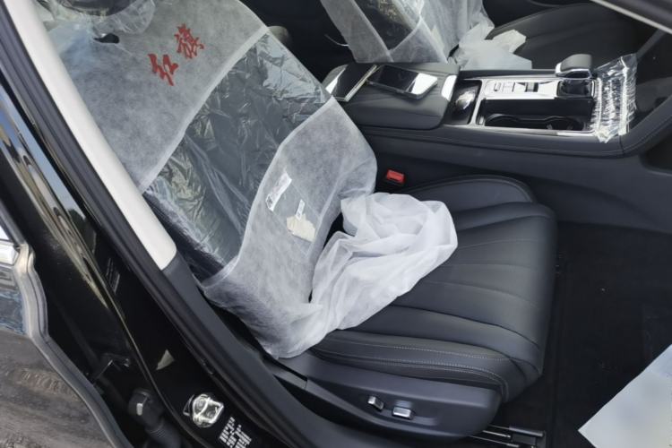 Used Hongqi H5 2025 2.0T Automatic Flag Edition – 500 000 Units Commemorative Version Right Front Seat