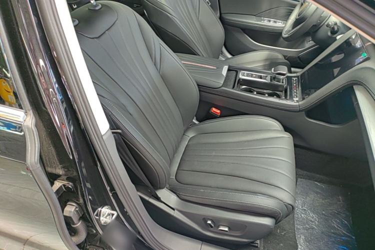 Used Hongqi H5 2025 2.0T Automatic Flag Edition – 500 000 Units Commemorative Version Right Front Seat