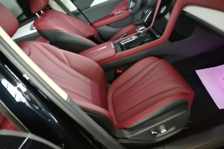 Used Hongqi H5 2025 1.5T DCT Qiyun 500 000th Unit Commemorative Edition Right Front Seat