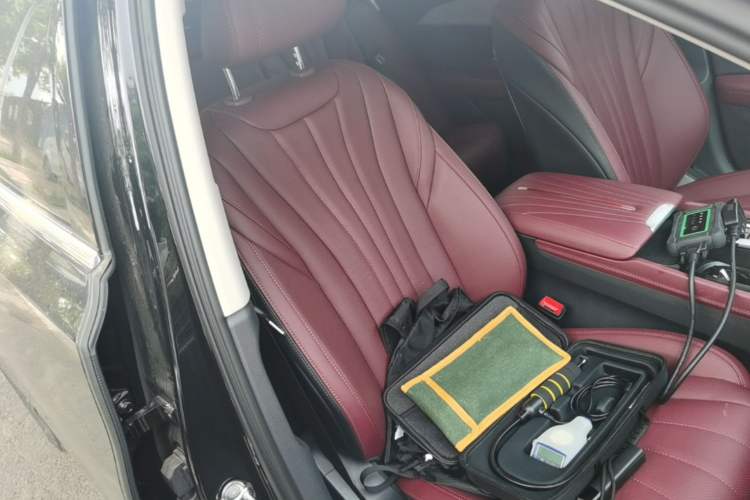 Used Hongqi H5 2025 2.0T Automatic Flag Edition – 500 000 Units Commemorative Version Right Front Seat