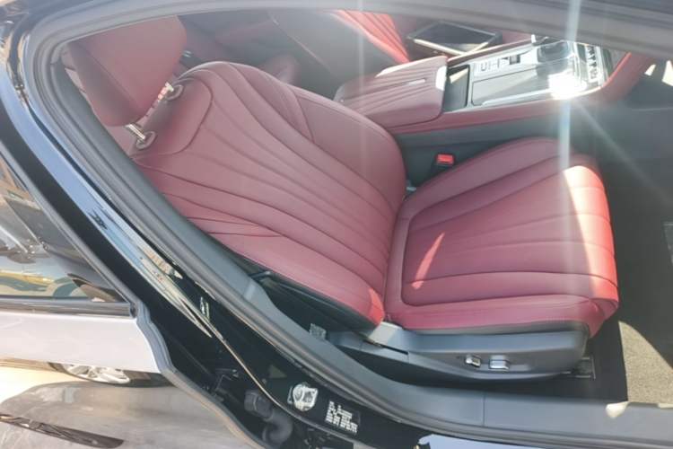 Used Hongqi H5 2025 2.0T Automatic Xuan Ying Edition Right Front Seat