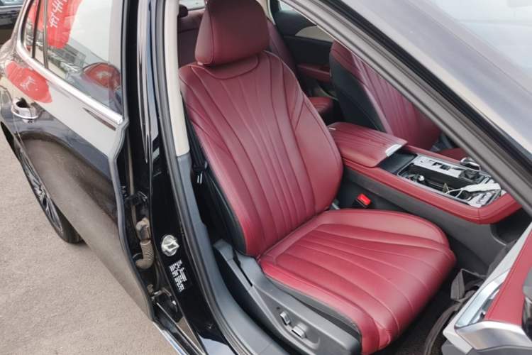Used Hongqi H5 2025 2.0T Automatic Flag Edition – 500 000 Units Commemorative Version Right Front Seat
