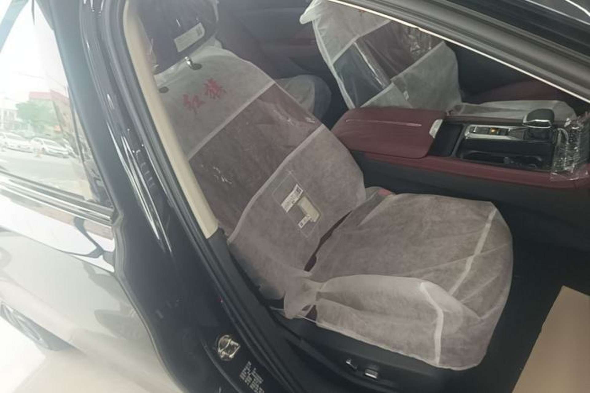 Used Hongqi H5 2025 Model 2.0T Automatic Xuan Ying 2 Million Units Commemorative Edition Right Front Seat