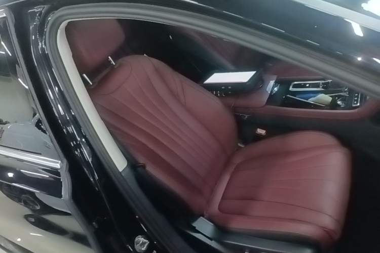 Used Hongqi H5 2025 1.5T DCT Qiyun 500 000th Unit Commemorative Edition Right Front Seat