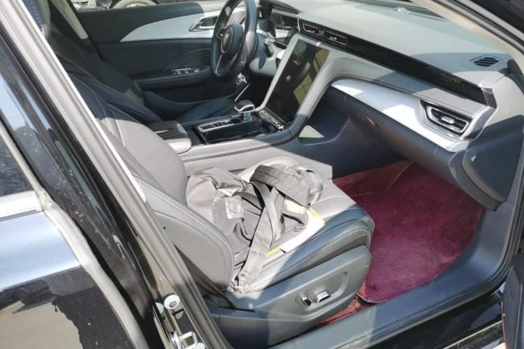 Used Hongqi H5 2025 1.5T DCT Qiyun 500 000th Unit Commemorative Edition Right Front Seat