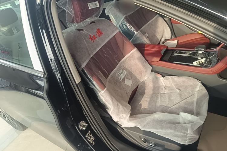 Used Hongqi H5 2025 2.0T Automatic Flag Edition – 500 000 Units Commemorative Version Right Front Seat