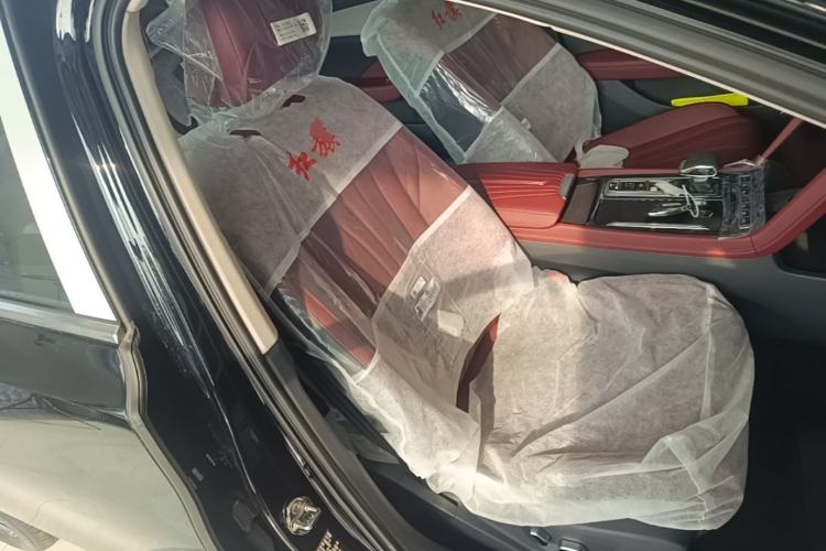Used Hongqi H5 2025 2.0T Automatic Flag Edition – 500 000 Units Commemorative Version Right Front Seat