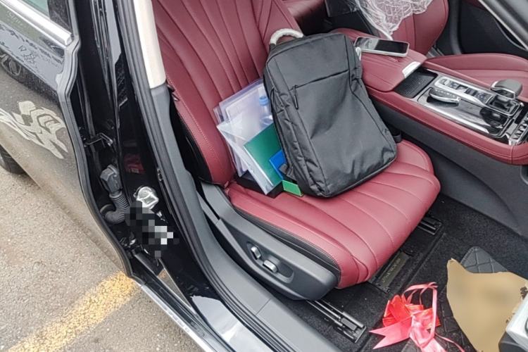 Used Hongqi H5 2025 2.0T Automatic Flag Edition – 500 000 Units Commemorative Version Right Front Seat