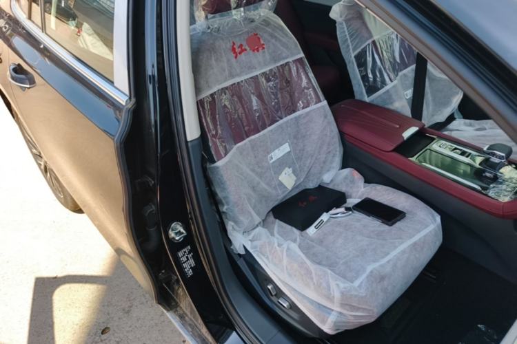 Used Hongqi H5 2025 2.0T Automatic Flag Edition – 500 000 Units Commemorative Version Right Front Seat