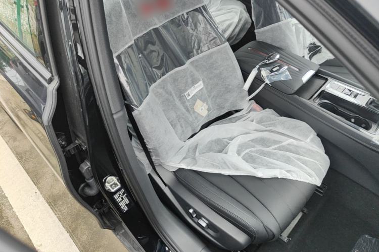 Used Hongqi H5 2025 1.5T DCT Xuan Ying Edition Right Front Seat
