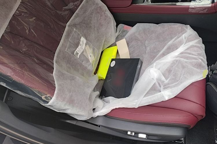 Used Hongqi H5 2025 2.0T Automatic Flag Edition – 500 000 Units Commemorative Version Right Front Seat
