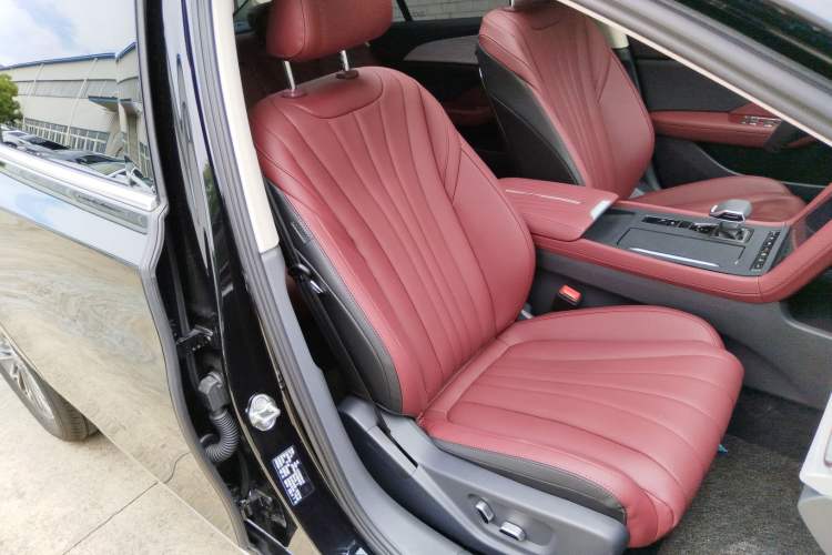 Used Hongqi H5 2025 1.5T DCT Qiyun 500 000th Unit Commemorative Edition Right Front Seat