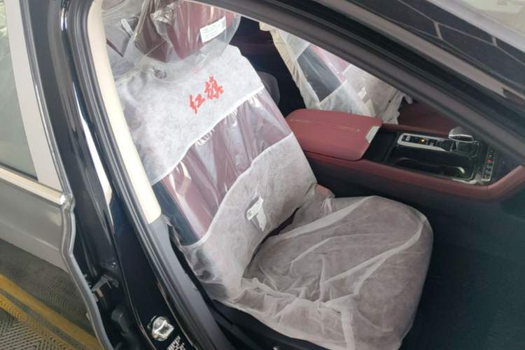 Used Hongqi H5 2025 2.0T Automatic Flag Edition – 500 000 Units Commemorative Version Right Front Seat