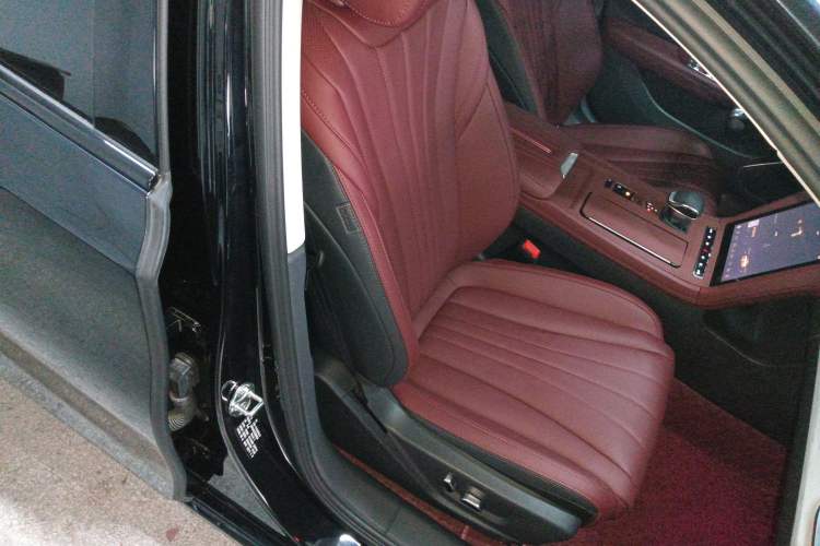 Used Hongqi H5 2025 1.5T DCT Xuan Ying Edition Right Front Seat