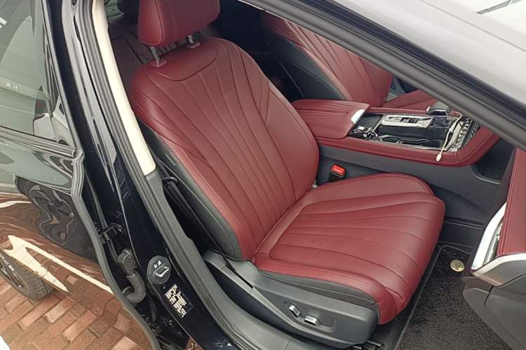Used Hongqi H5 2025 Model 1.5T DCT Xuan Ying 2 Million Units Commemorative Edition Right Front Seat