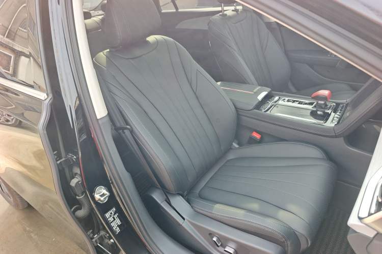 Used Hongqi H5 2025 2.0T Automatic Flag Edition – 500 000 Units Commemorative Version Right Front Seat