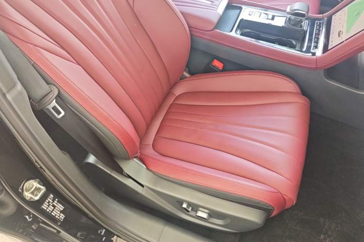 Used Hongqi H5 2025 2.0T Automatic Xuan Ying Edition Right Front Seat