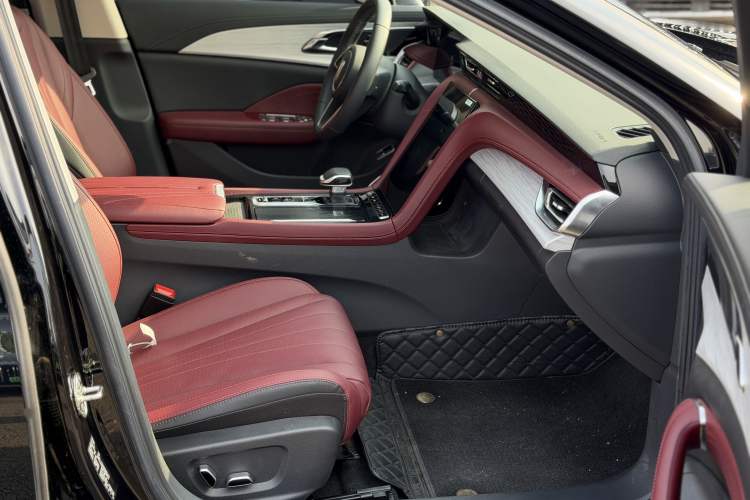 Used Hongqi H5 2025 2.0T Automatic Flag Edition – 500 000 Units Commemorative Version Right Front Seat