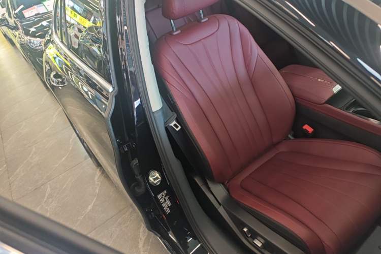 Used Hongqi H5 2025 1.5T DCT Qiyun 500 000th Unit Commemorative Edition Right Front Seat